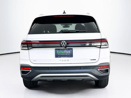 Pure White 2025 Volkswagen Taos 1.5T SE