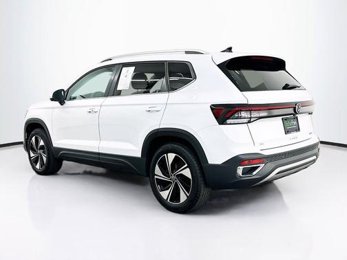 Pure White 2025 Volkswagen Taos 1.5T SE