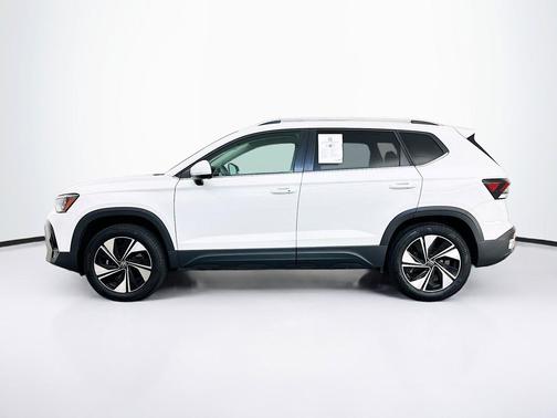 Pure White 2025 Volkswagen Taos 1.5T SE