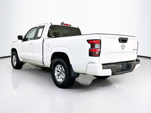 Glacier White 2024 Nissan Frontier SV