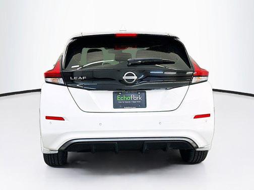 Glacier White 2023 Nissan Leaf S 40 kWh