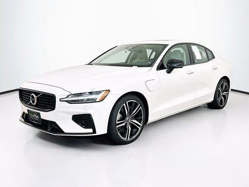 2022 Volvo S60 Recharge Plug-In Hybrid T8 R-Design Expression