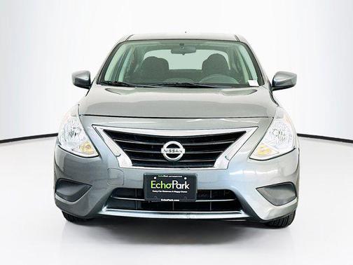 Gun Metallic 2018 Nissan Versa 1.6 SV