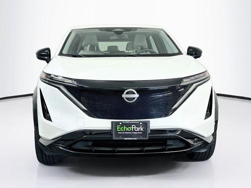 Everest White Pearl Tricoat 2024 Nissan ARIYA ENGAGE