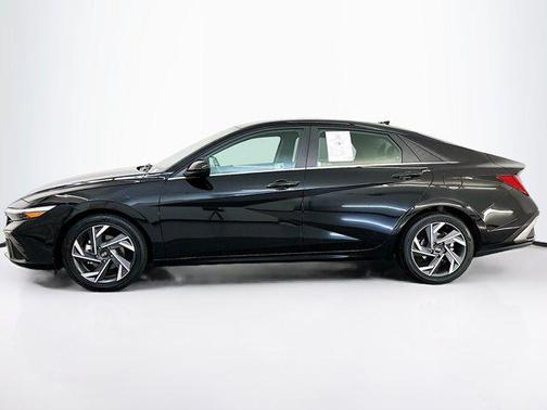 2025 Hyundai ELANTRA SEL