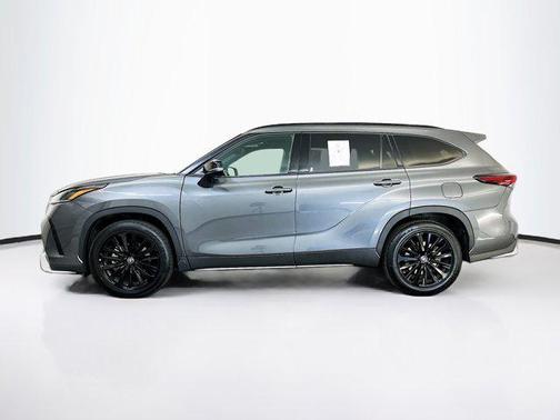Magnetic Gray Metallic 2025 Toyota Highlander XSE