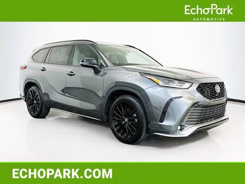 Magnetic Gray Metallic 2025 Toyota Highlander XSE