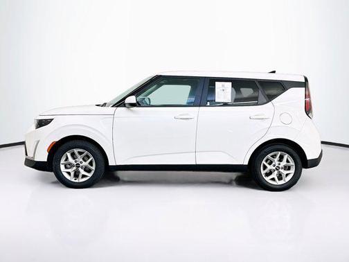 Snow White Pearl 2025 Kia Soul LX