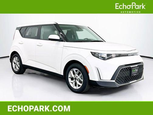 Snow White Pearl 2025 Kia Soul LX