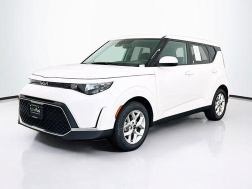 Snow White Pearl 2025 Kia Soul LX