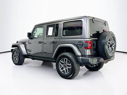 Granite Crystal Metallic Clearcoat 2025 Jeep Wrangler 4-Door Sahara 4x4