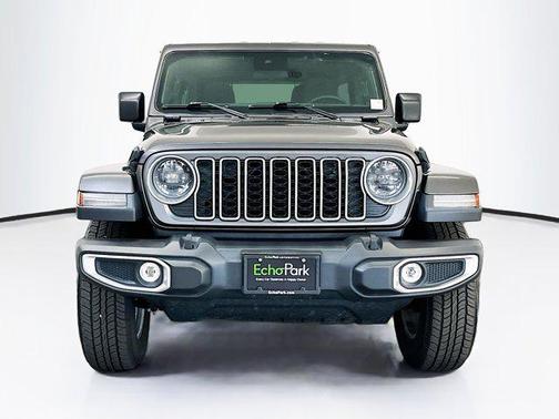 Granite Crystal Metallic Clearcoat 2025 Jeep Wrangler 4-Door Sahara 4x4