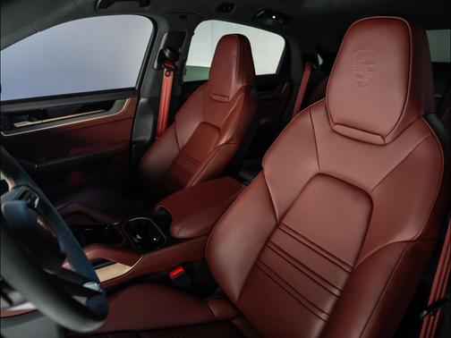Arctic Grey 2026 Porsche Cayenne GTS
