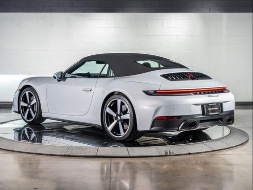 2025 Porsche 911 Carrera