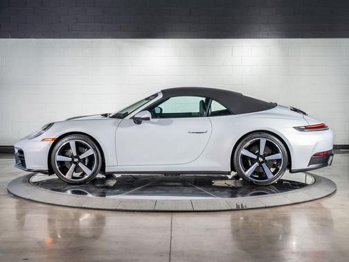 2025 Porsche 911 Carrera