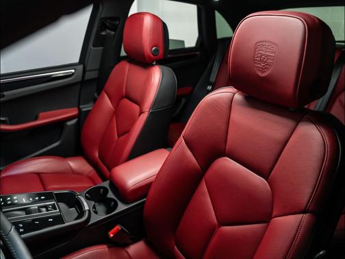 2025 Porsche Macan T