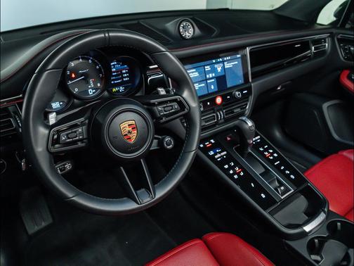2025 Porsche Macan T