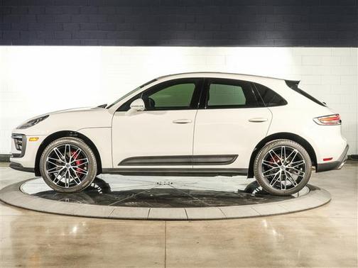 2025 Porsche Macan Base