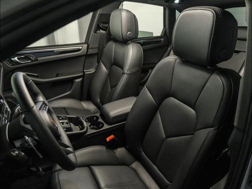 2025 Porsche Macan S