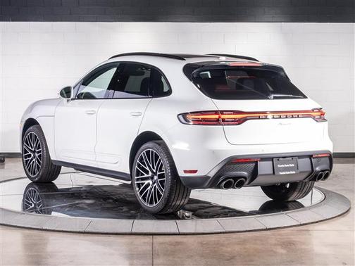 2025 Porsche Macan BASE