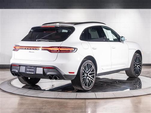 2025 Porsche Macan BASE