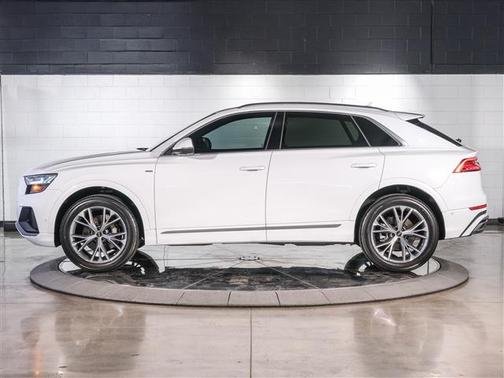 2023 Audi Q8 55 Premium Plus