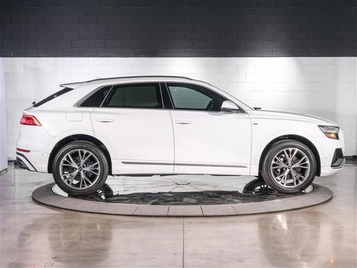2023 Audi Q8 55 Premium Plus