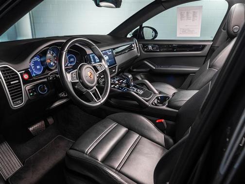 2021 Porsche Cayenne Base