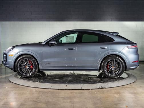 Vanadium Grey Metallic 2026 Porsche Cayenne GTS