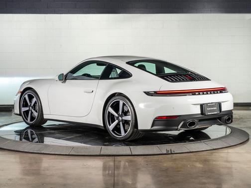 2025 Porsche 911 Carrera