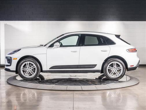 2025 Porsche Macan Base
