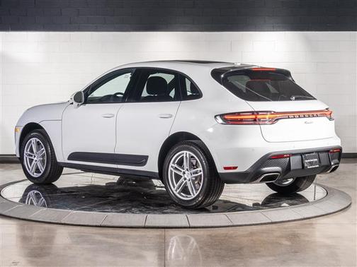 2025 Porsche Macan Base