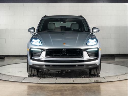 Sliver 2026 Porsche Macan Macan