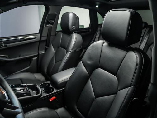 Sliver 2026 Porsche Macan Macan