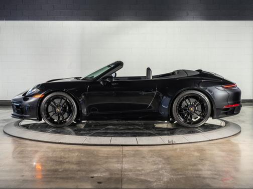 2022 Porsche 911 Carrera 4 GTS