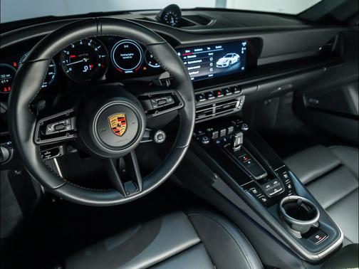 2022 Porsche 911 Carrera 4 GTS