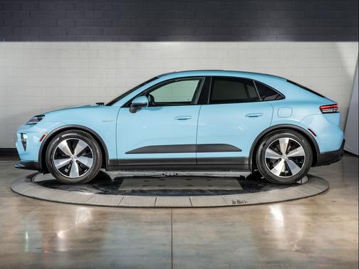 Frozen Blue Metallic 2026 Porsche Macan Macan Electric