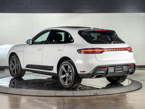 2026 Porsche Macan Base