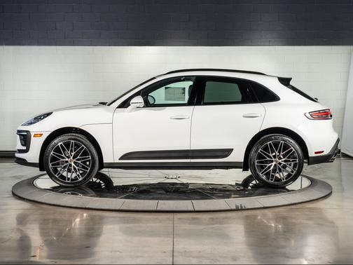2026 Porsche Macan Base