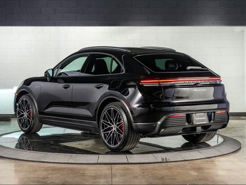 2025 Porsche Macan 4S