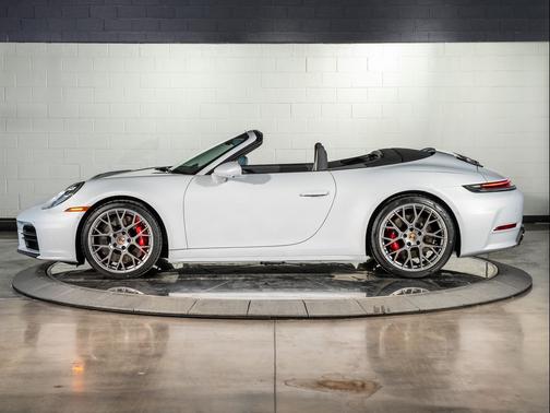 2026 Porsche 911 Carrera 4S Cabriolet