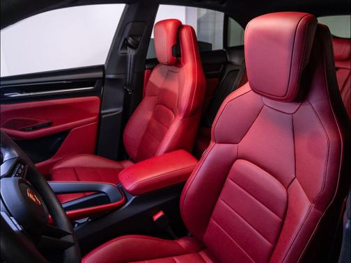 2025 Porsche Macan 4S
