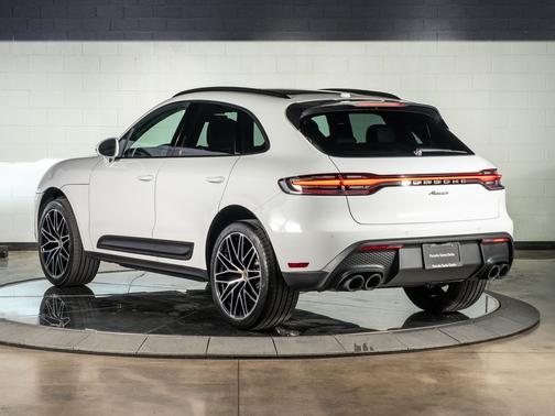 2026 Porsche Macan Base