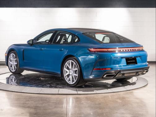 2025 Porsche Panamera Base