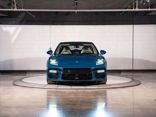 2025 Porsche Panamera Base