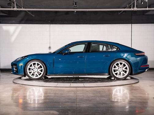 2025 Porsche Panamera Base