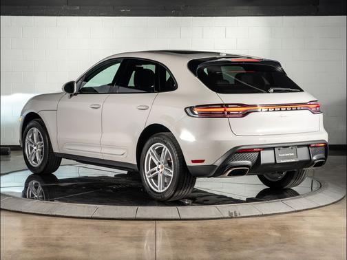 2025 Porsche Macan Base