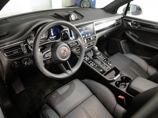 2025 Porsche Macan Base