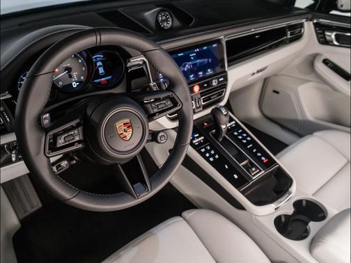 2025 Porsche Macan S