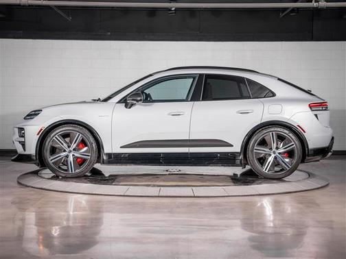 2024 Porsche Macan Turbo